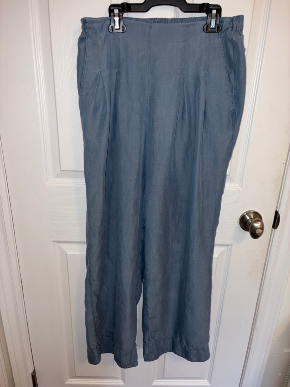 lululemon athletica light blue relaxed pull-on chambray pants